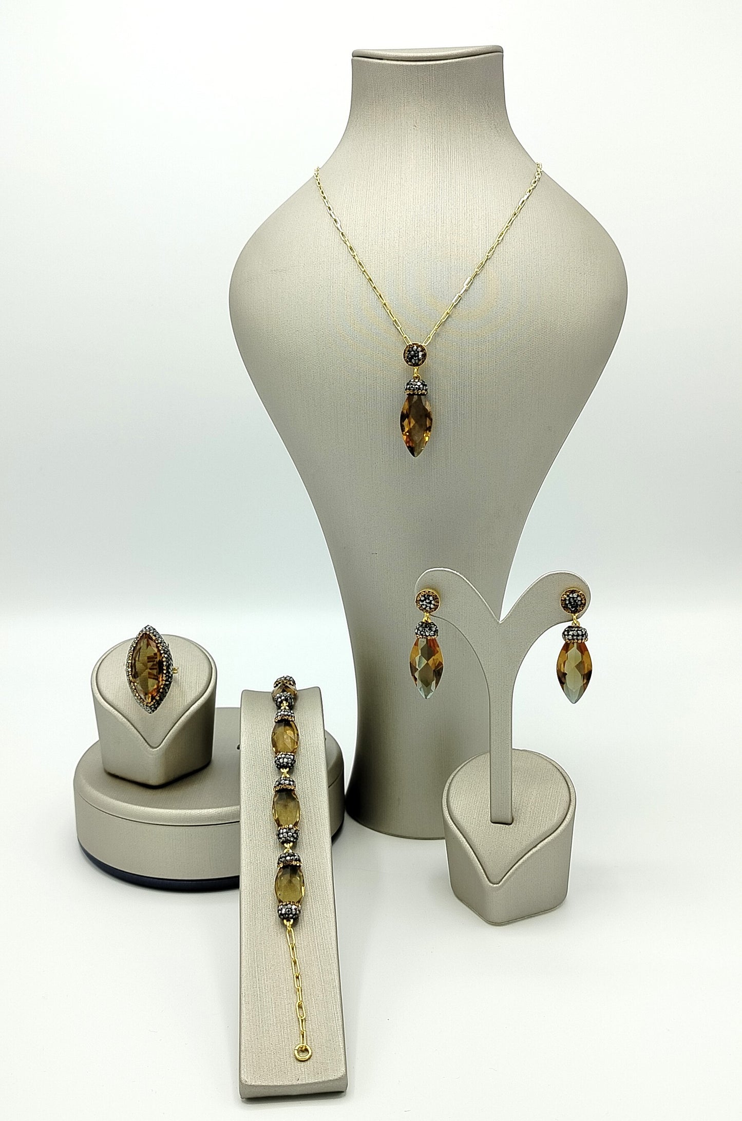 Luxurious Golden Amber Jewelry Set