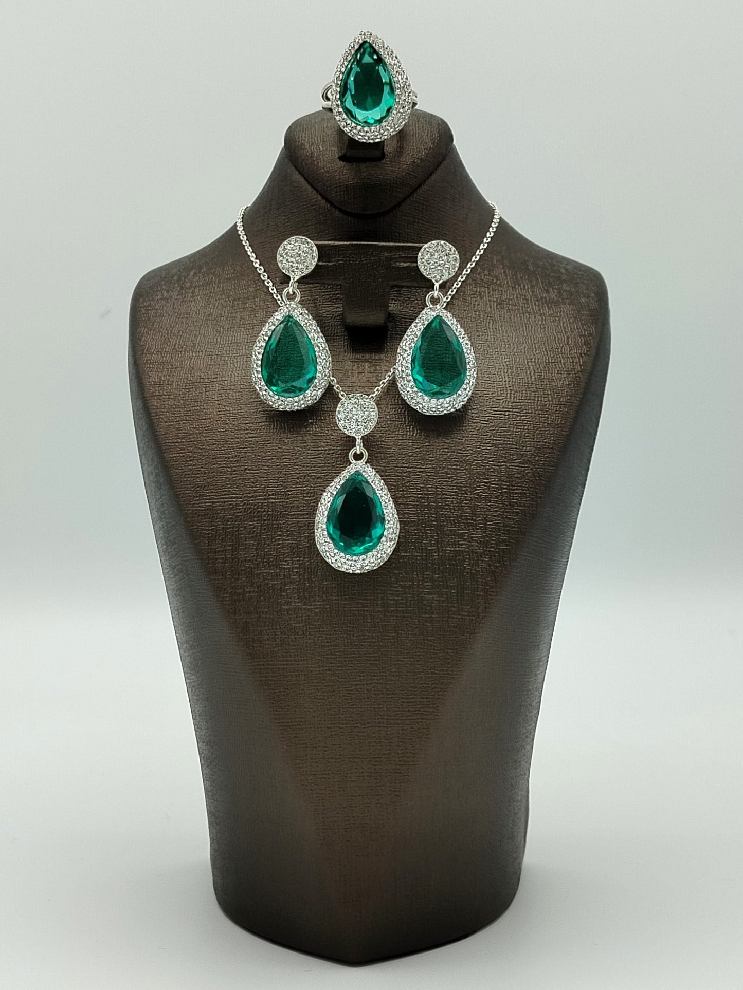 Handcrafted Silver Jewelry Set with Emerald-Toned Stones